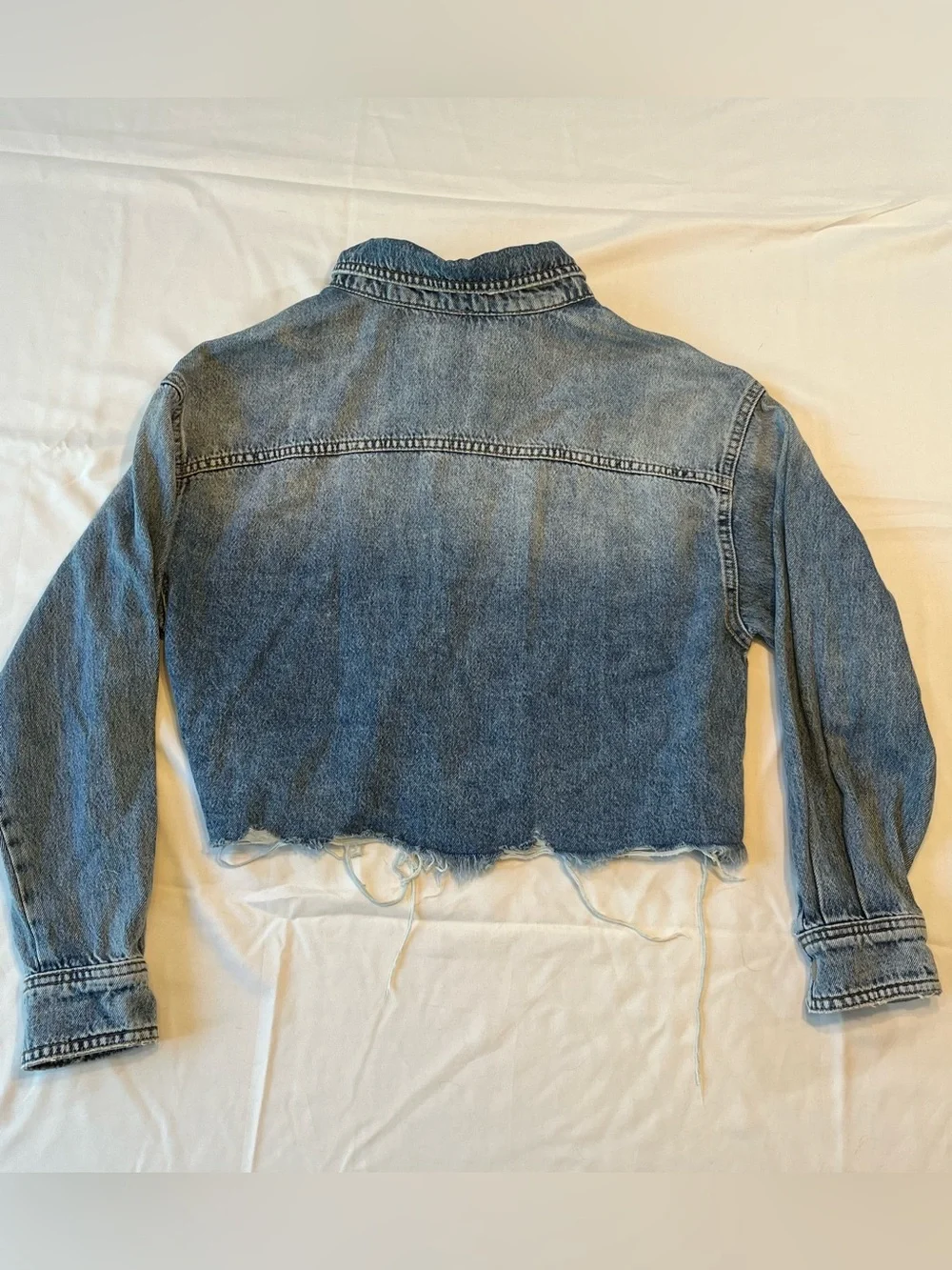 Free People Karolina Rhinestone Cropped Denim Jacket XS Distressed Raw Hem - Picture 6 of 8